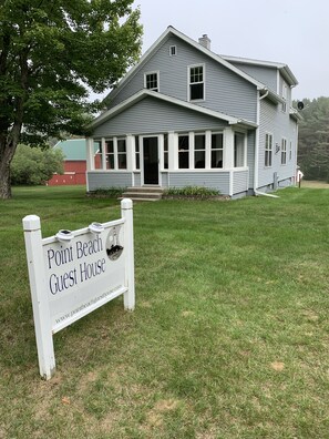 Exterior - Point Beach Guest House - Large, comfortable & quiet. Large yard. Near beach! (Two Rivers)