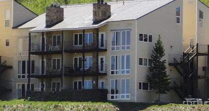 SUURI SKI-VUOSIKERTOMUS * 2 sänky / 3 kylpyvuoren vuoristohotelli Granby Ranchissa