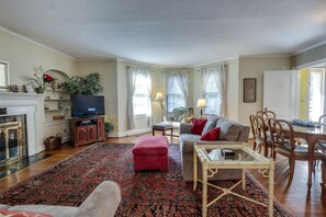 TV, fireplace, DVD player