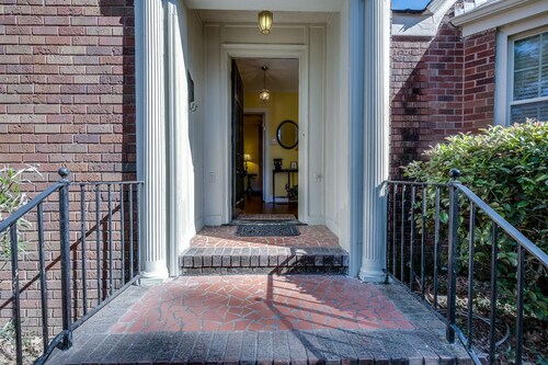 'Paula Deen House'  Stay Where She Started Her Business 3 Bedr