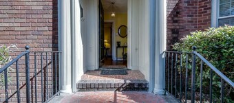 'Paula Deen House'  Stay Where She Started Her Business 3 Bedr