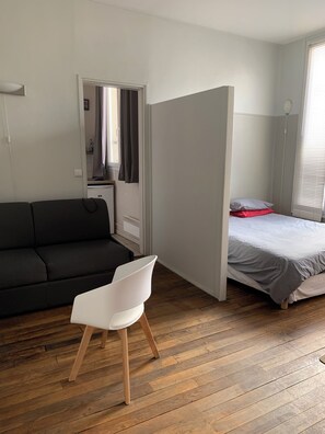 Iron/ironing board, free WiFi, bed sheets