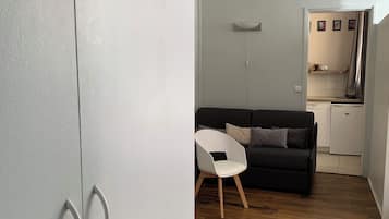 テレビ、書庫、ミュージックライブラリ