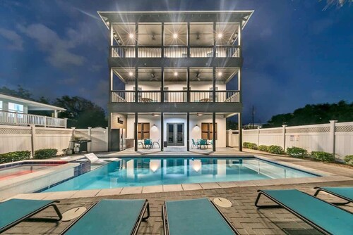 Hollywood & Divine | Pet-Friendly Escape in Miramar Beach