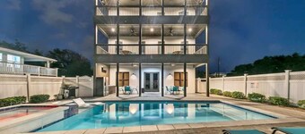 Hollywood & Divine | Pet-Friendly Escape in Miramar Beach