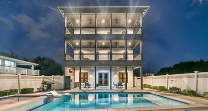 2 Min to Private Beach! Large Private Pool, Gourmet Kitchen, Game Room!