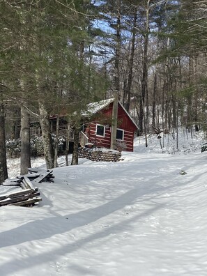 Exterior - Blue Ridge Getaway-Relax on the Front Porch--Wildlife Galore! (Fleetwood)