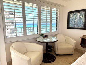 Interior - Impeccable Penthouse - Ocean & Diamondhead Views  (Honolulu)