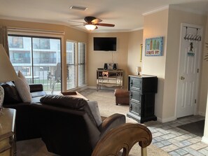 Smart TV, DVD player