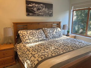 2 bedrooms, iron/ironing board, free WiFi, bed sheets - Home away from Home! Bright, updated Pet Friendly corner unit. (Whistler)