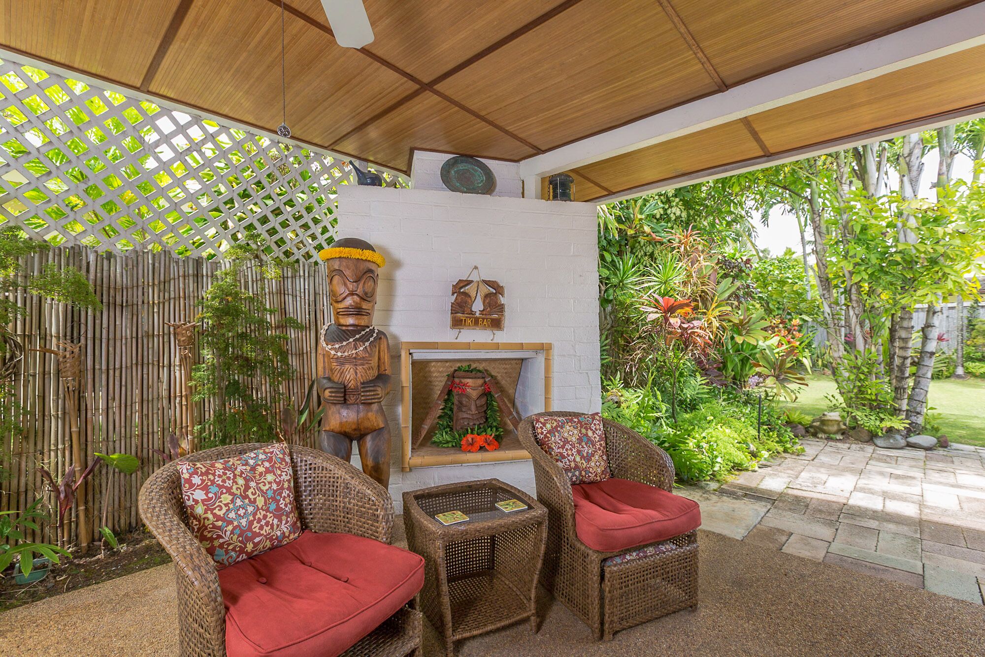 New Discounted Rates for  Apirl & May ! Steps  to Kailua beach!