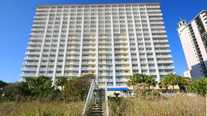 Exterior - Direct oceanfront Amazing Views Steps to beach Pools/ lazy river/ free parking! (Myrtle Beach)
