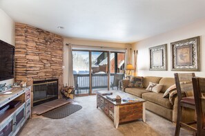 Flat-screen TV, fireplace, video-game console, DVD player - Perfect San Juan Mountain Getaway! Fireplace, Spa Bathroom, Amazing Views! (Durango)
