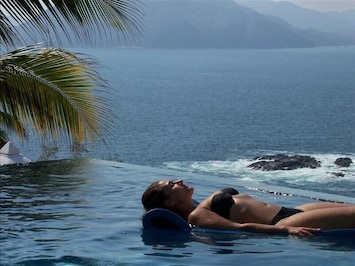 Upper infinity pool off livingroom with views of Pacific Ocean
