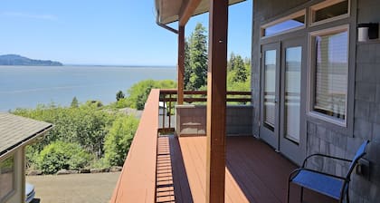 Luxurious Home W/ Bay & Ocean Views - 2 of 3 Bdrms Masters!