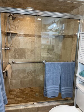 Combined shower/tub, hair dryer, towels, soap - Ocean Village Club R17 Exceptionally Clean! On the Beach! OVER 280 "5 STARS" (St. Augustine)