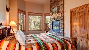 3 bedrooms, iron/ironing board, free WiFi, bed sheets - Christie Heights Elegant Retreat - Incredible Mountain Home Close to Slopes, Hot (Breckenridge)