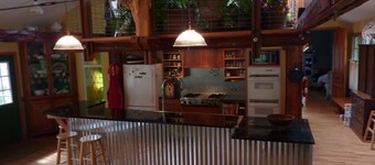 Walk to Private Beach, Great screened porch, Chefs kitchen, Open beam design