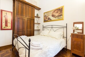 1 chambre, fer et planche à repasser, lit parapluie, Wi-Fi gratuit