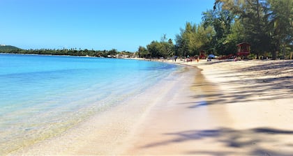 Spacious Condo Resort Like W/Ocean View by Beach, WiFi, Free Parking, Dishwasher