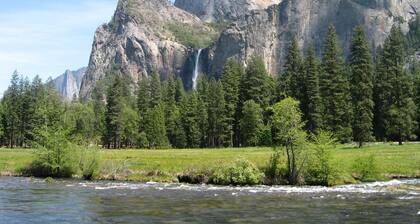 BEAUTIFUL CUSTOM CABIN Near Bass Lake and Yosemite