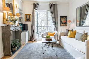 Télévision, cheminée