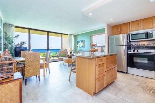 Réfrigérateur, micro-ondes, four, plaque de cuisson