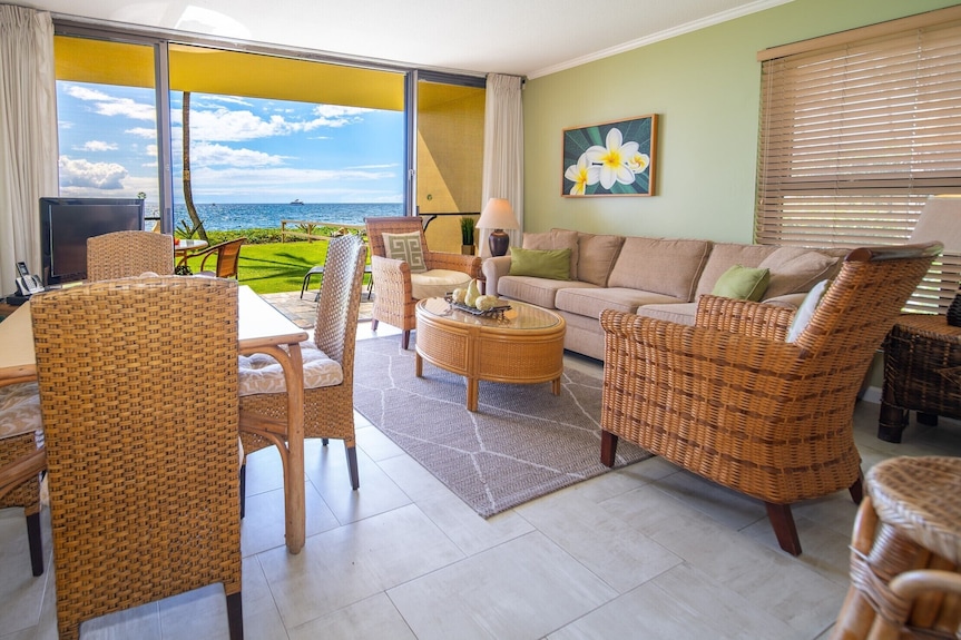 Beachfront ,Ground Floor, Sugar Beach, Corner Unit 114 - Steps To The Ocean!!! - Paia, HI