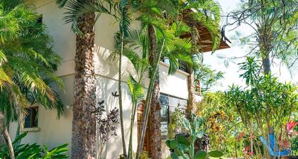 CASA LINDA VISTA / WALK To BEACH & SURFING / PEACEFUL & PRIVATE / SLEEPS 2 to 8