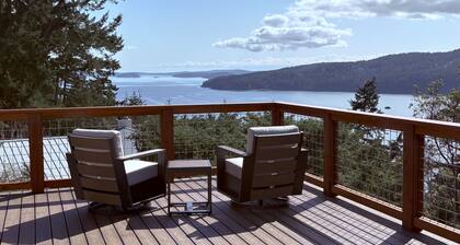 Orcas-Beautiful Modern Home- Large New Deck- Water View- Privacy- Dog Friendly