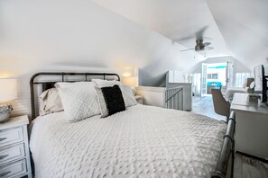 2 chambres, bureau, fer et planche à repasser, lit parapluie