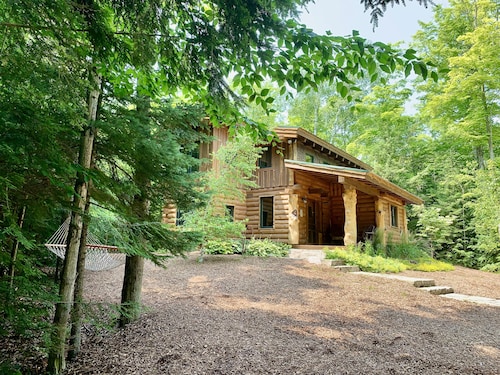 Stunning Door County Cabin In The Woods, Wi-Fi, Firepit, Fireplace, Game Room