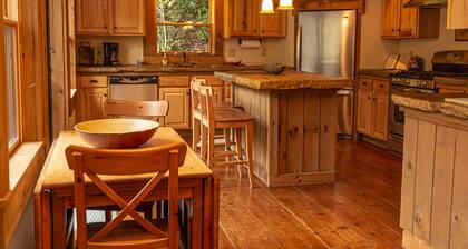 Verraton ylellisyys aivan Toccoa-joen varrella