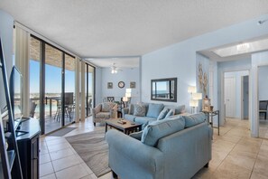 Smart TV, reproductor de DVD, libros y videoteca 