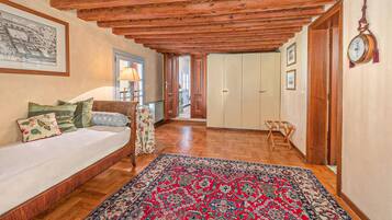 Smart TV, fireplace, DVD player, books