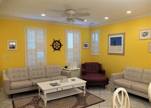 Smart TV, DVD player - OCEANVIEW CONDO -  100 Yards from the Beach! (St. Simons Island)