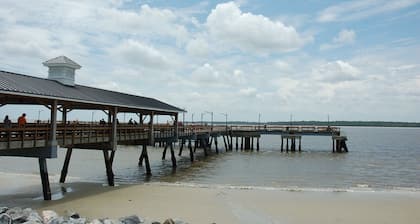 OCEANVIEW CONDO VAIN 100 YARDIN POIS Rannalta!