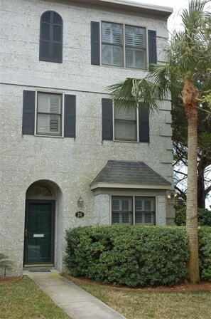 Exterior - OCEANVIEW CONDO -  100 Yards from the Beach! (St. Simons Island)