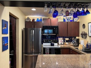 Fridge, microwave, oven, stovetop - Hot Tub Time Machine! - The Soul Pad of Sun Valley (Ketchum)