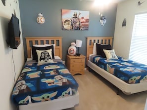 4 habitaciones, tabla de planchar con plancha y cuna de viaje 
