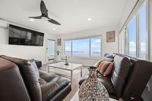 TV - Ocean Front Luxury Beach House #3 - Sleeps 8-9 BRAND NEW - 180 degrees Full (San Diego)
