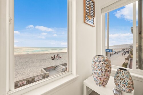 Ocean Front Luxury Beach House #3 - Sleeps 8-9 BRAND NEW - 180 degrees Full