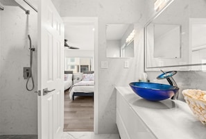 Bathtub, eco-friendly toiletries, hair dryer, towels - Ocean Front Luxury Beach House #3 - Sleeps 8-9 BRAND NEW - 180 degrees Full (San Diego)