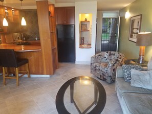 Smart TV - Bingo! KKN's TROPHY Unit! Deluxe Renovation, Central Split A/C & Ground Floor. (Kihei)