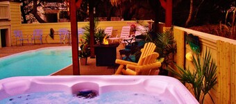 TIKI POOL & SPA, GOLF CART, KAYAK, WATERFALL, FIREPIT EXCELLENT LIGHTHOUSE VIEWS