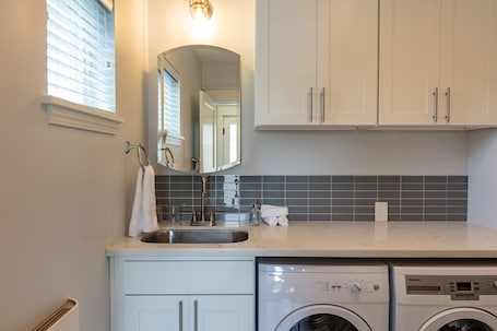 Interior. New Stand Alone Private Backyard Cottage - A/C, Blocks to Zoo, Bus Line, Coffee