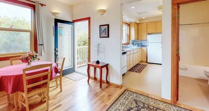 Tasteful Arcata Cottage