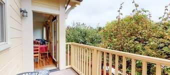 Tasteful Arcata Cottage