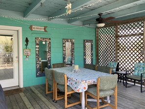 Outdoor dining - Livin' Easy - Not Expensively! (Pensacola Beach)