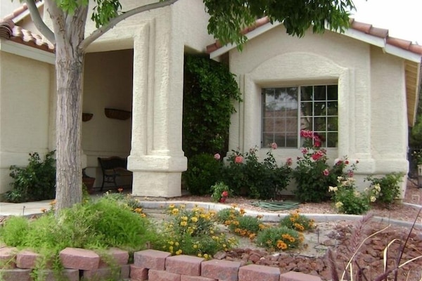 Front Yard of Cozy Desert